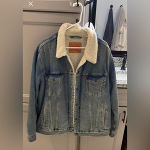 Levis Sherpa-Lined Trucker Jacket